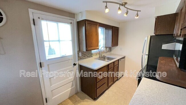 5114 Caste Dr in Pittsburgh, PA - Building Photo - Building Photo