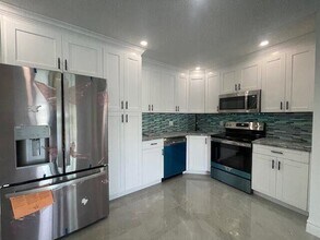 1012 Green Pine Blvd in West Palm Beach, FL - Building Photo - Building Photo