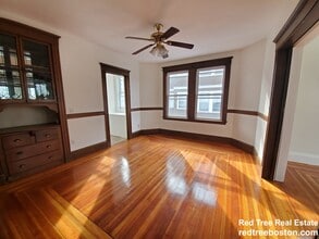 250 Belgrade Ave, Unit 2 in Boston, MA - Foto de edificio - Building Photo