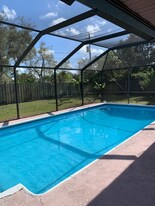 385 NW Broadview St in Port St. Lucie, FL - Building Photo