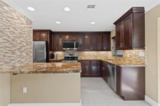 4213 Bougainvilla Dr, Unit 2 in Lauderdale-by-the-Sea, FL - Foto de edificio - Building Photo