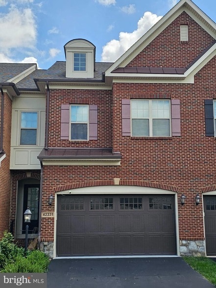property at 42331 Benfold Square