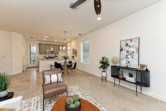 1912 Bunche Rd in Austin, TX - Foto de edificio - Building Photo