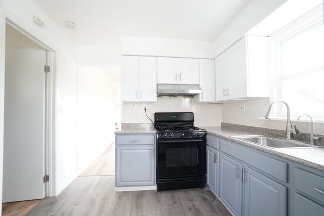 273 Hoover Ave in Bloomfield, NJ - Foto de edificio - Building Photo