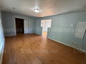 4576 S Handley Ave in Wichita, KS - Building Photo - Building Photo