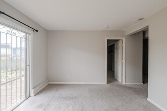 215 Lausanne Ave in Daly City, CA - Building Photo - Building Photo