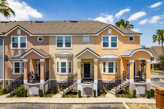 Hamptons at Metrowest in Orlando, FL - Building Photo - Building Photo