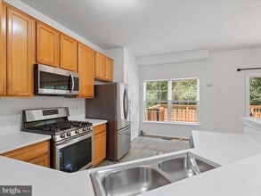 7700 Shadowcreek Terrace in Springfield, VA - Building Photo - Building Photo