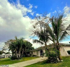 922 SE 26th Terrace in Cape Coral, FL - Building Photo - Building Photo