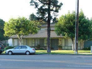 2310 E Ball Rd in Anaheim, CA - Building Photo - Building Photo