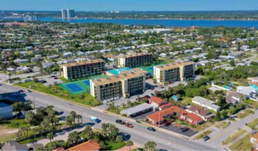 1437 N Atlantic Ave in Daytona Beach, FL - Building Photo - Building Photo