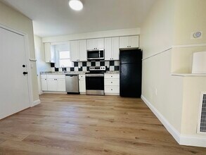 24 Moore St in Quincy, MA - Building Photo - Building Photo