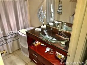 9425 Fontainebleau Blvd-Unit -Apt 203 in Miami, FL - Foto de edificio - Building Photo