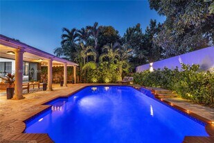 341 SW 21st Rd in Miami, FL - Building Photo