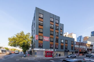13553 Northern Blvd in Flushing, NY - Building Photo - Building Photo