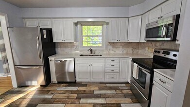 6115 Christman Dr in North Olmsted, OH - Building Photo - Building Photo