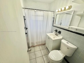 1040 N 73rd Way in Hollywood, FL - Building Photo - Building Photo
