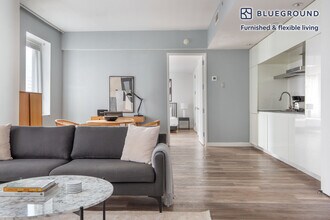 70 W 45th St in New York, NY - Building Photo - Building Photo