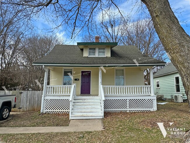 property at 2305 N Campbell Ave