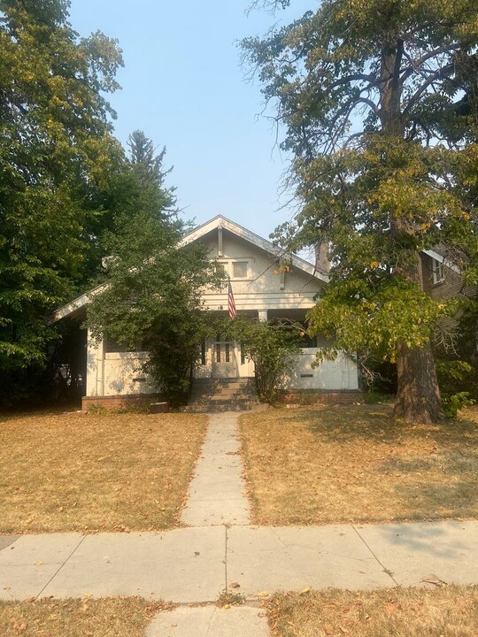 921 4th Ave N in Great Falls, MT - Building Photo