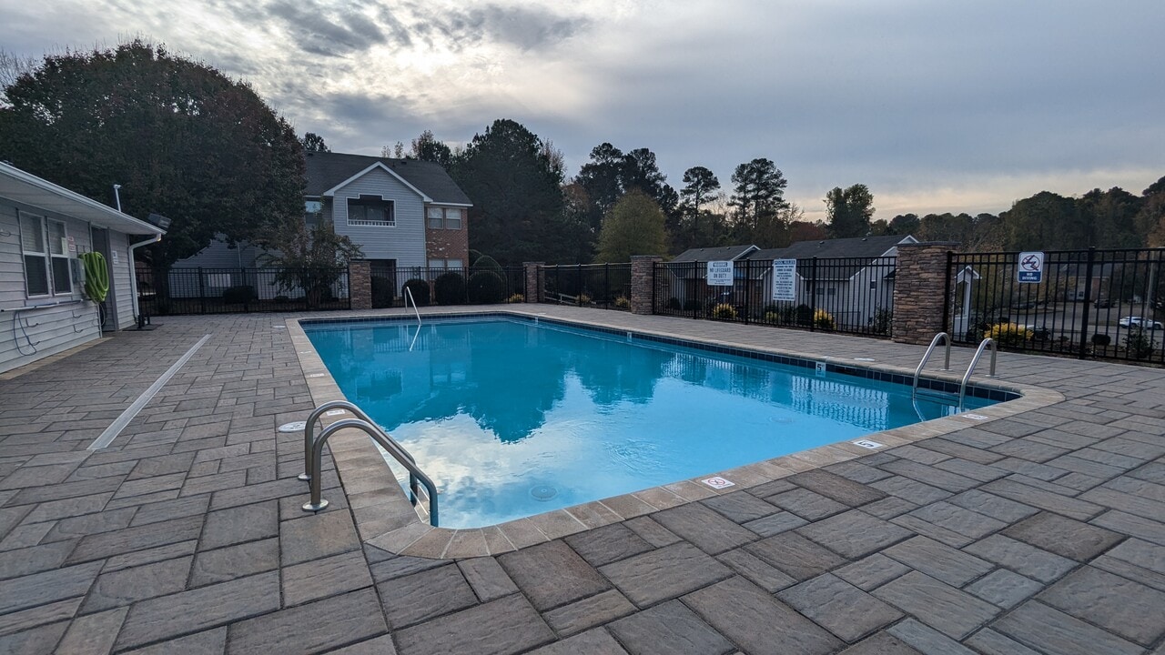 Mallard Cove Apartments in Sanford, NC - Foto de edificio