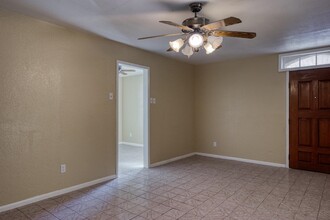 522 Dennis Dr in Del Rio, TX - Building Photo - Building Photo