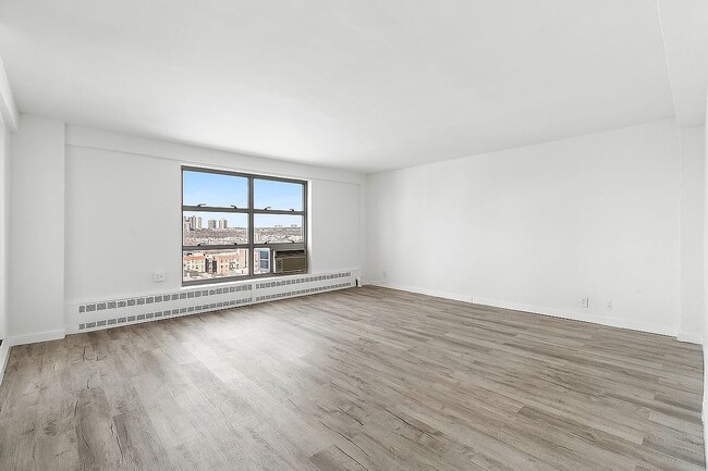 100 La Salle St in New York, NY - Building Photo - Building Photo