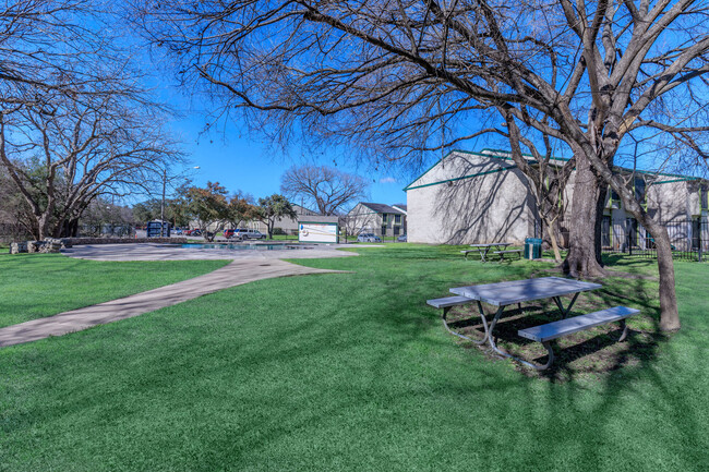 Bainbridge Apartments in Austin, TX - Building Photo - Building Photo