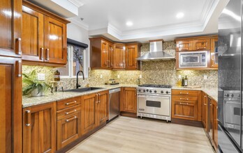 1878 Greenfield Ave, Unit 104 in Los Angeles, CA - Building Photo - Building Photo