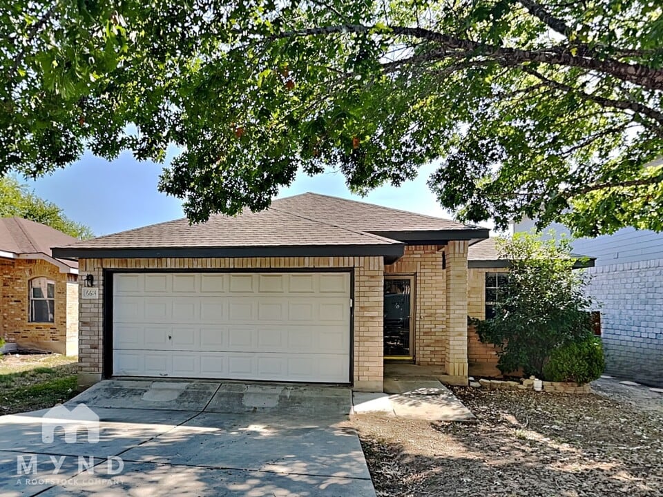 6614 Estes Flats in San Antonio, TX - Foto de edificio