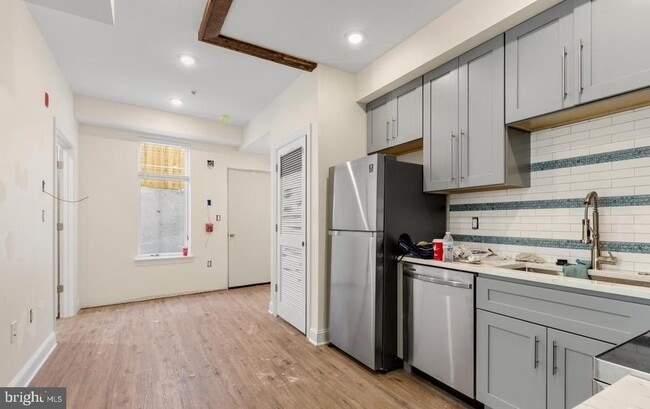 511 Gorgas Ln in Philadelphia, PA - Building Photo - Building Photo