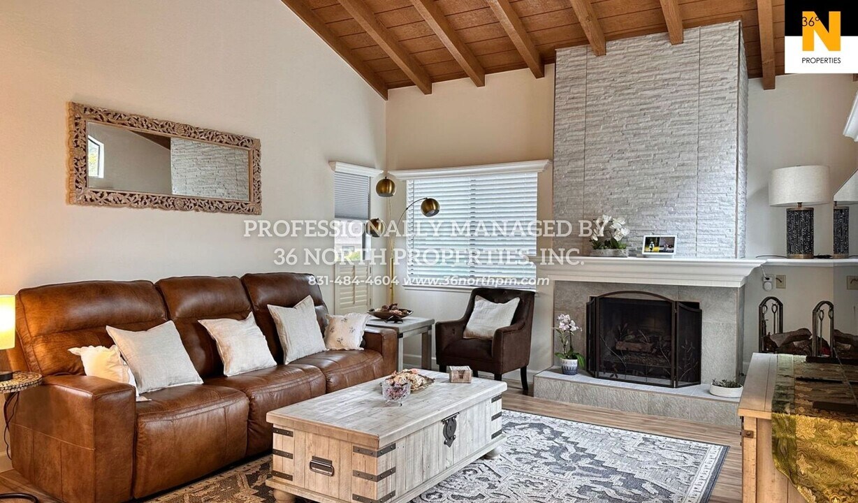 1101 Heather Ln in Pacific Grove, CA - Building Photo