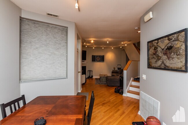 2849 N Southport Ave, Unit b in Chicago, IL - Building Photo - Building Photo