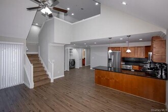 2200 Dolphin Ln in Holbrook, NY - Foto de edificio - Building Photo