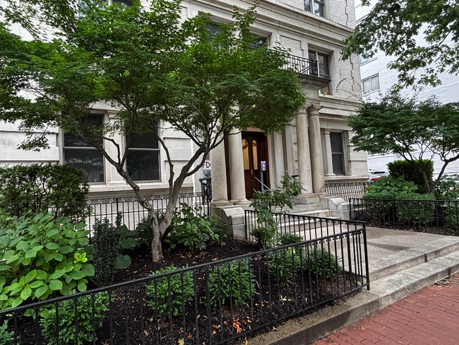 property at 2007 O St NW