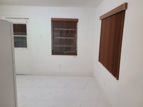 375 E 8th St in Hialeah, FL - Building Photo - Building Photo