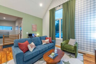 962 Riceville Rd in Asheville, NC - Building Photo