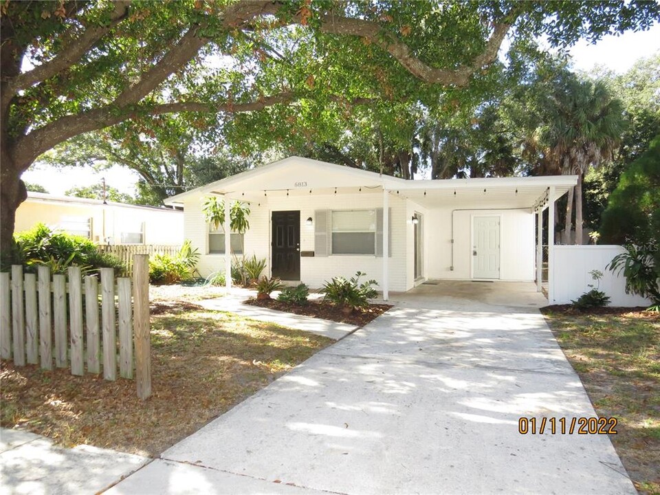 6813 S Cortez Ave in Tampa, FL - Building Photo