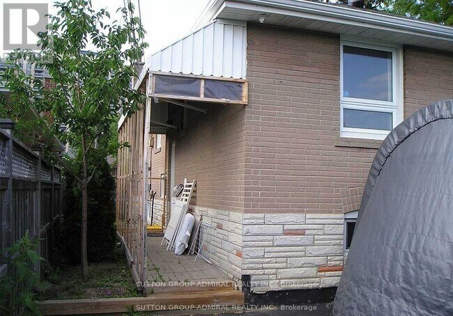 25 Arbutus Crescent in Toronto, ON - Building Photo - Building Photo