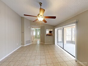 10827 Claymont Dr in New Port Richey, FL - Building Photo - Building Photo