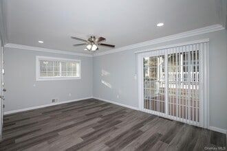 5 Dark Hollow Rd in Port Jefferson, NY - Building Photo - Building Photo