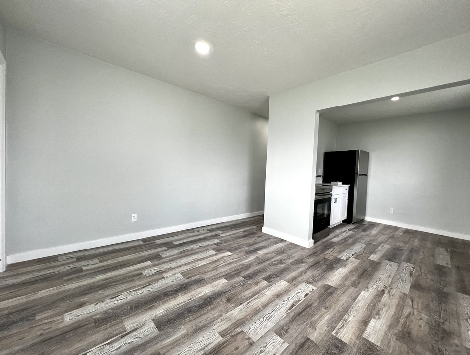 805 NW 7th Ave in Hallandale Beach, FL - Building Photo