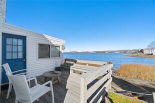 15 Cedar Ave in Portsmouth, RI - Building Photo