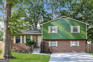 174 Slicky Rock Ct in Riverdale, GA - Building Photo