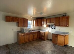 224 1st Ave, Unit B in Sharon, PA - Building Photo - Building Photo