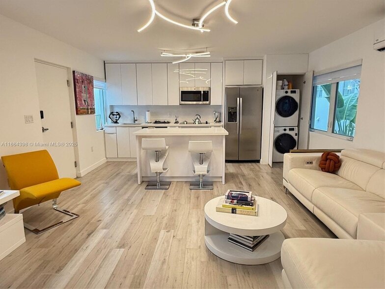 1610 Euclid Ave, Unit B-203 in Miami Beach, FL - Building Photo