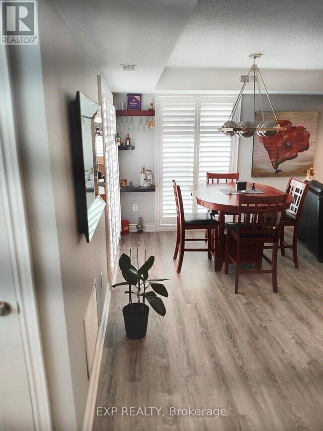 33 Madelaine Dr in Barrie, ON - Building Photo - Building Photo