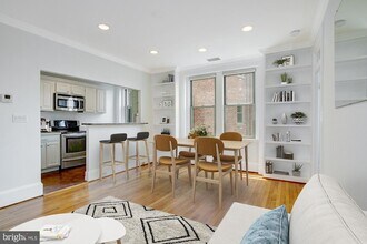 2129 Florida Ave NW, Unit 408 in Washington, DC - Foto de edificio - Building Photo