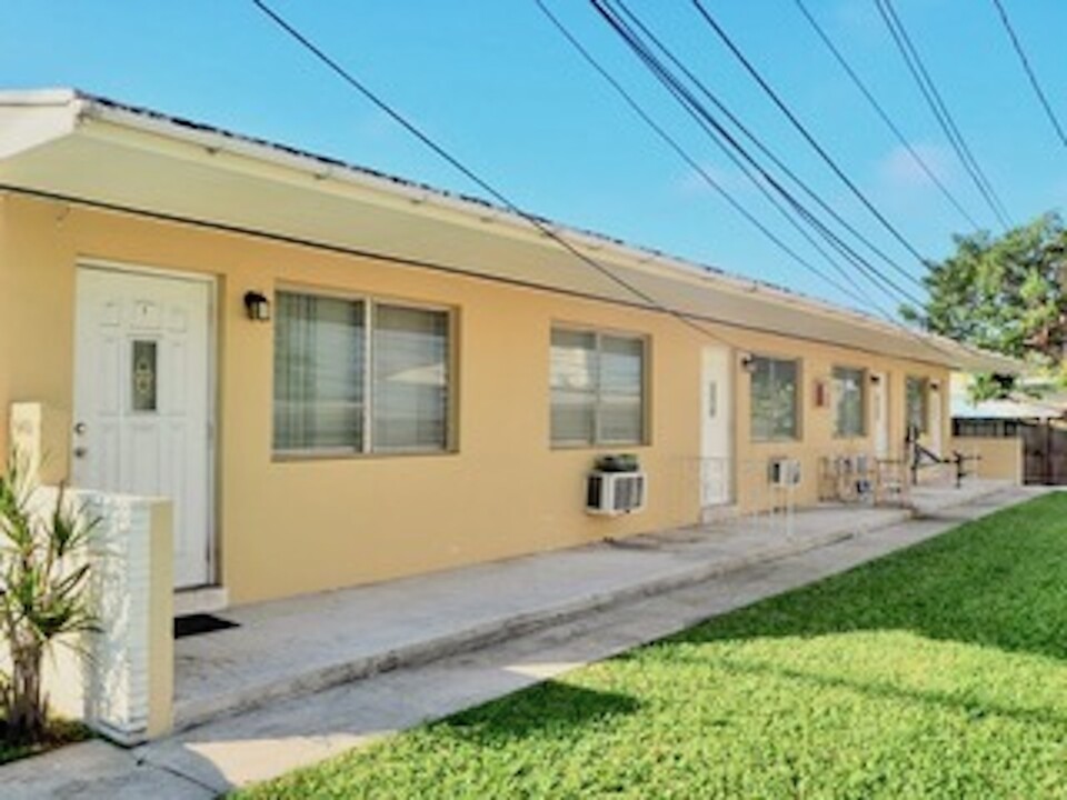 401 SW 10th St in Miami, FL - Building Photo