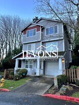 21254 40th Way S in Seatac, WA - Building Photo